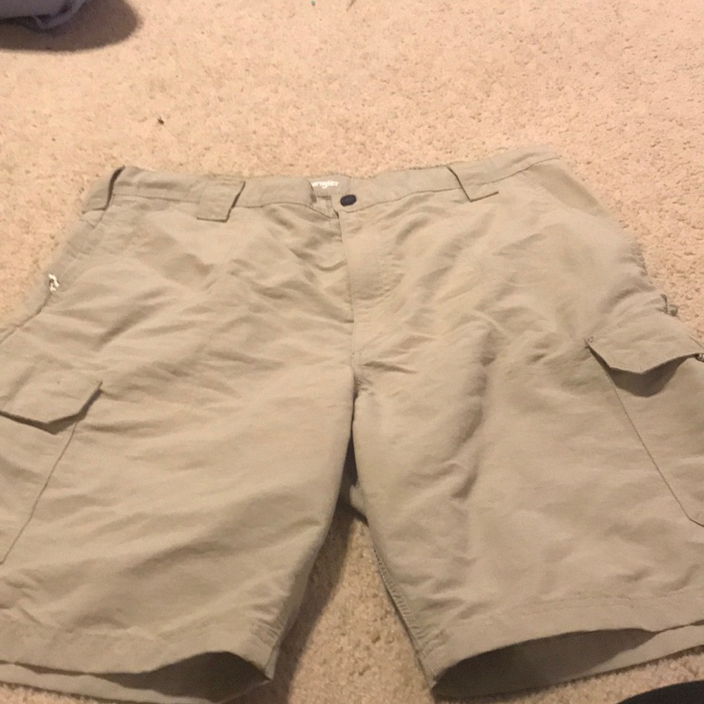 Wrangler khaki cargo shorts size 40 gently used